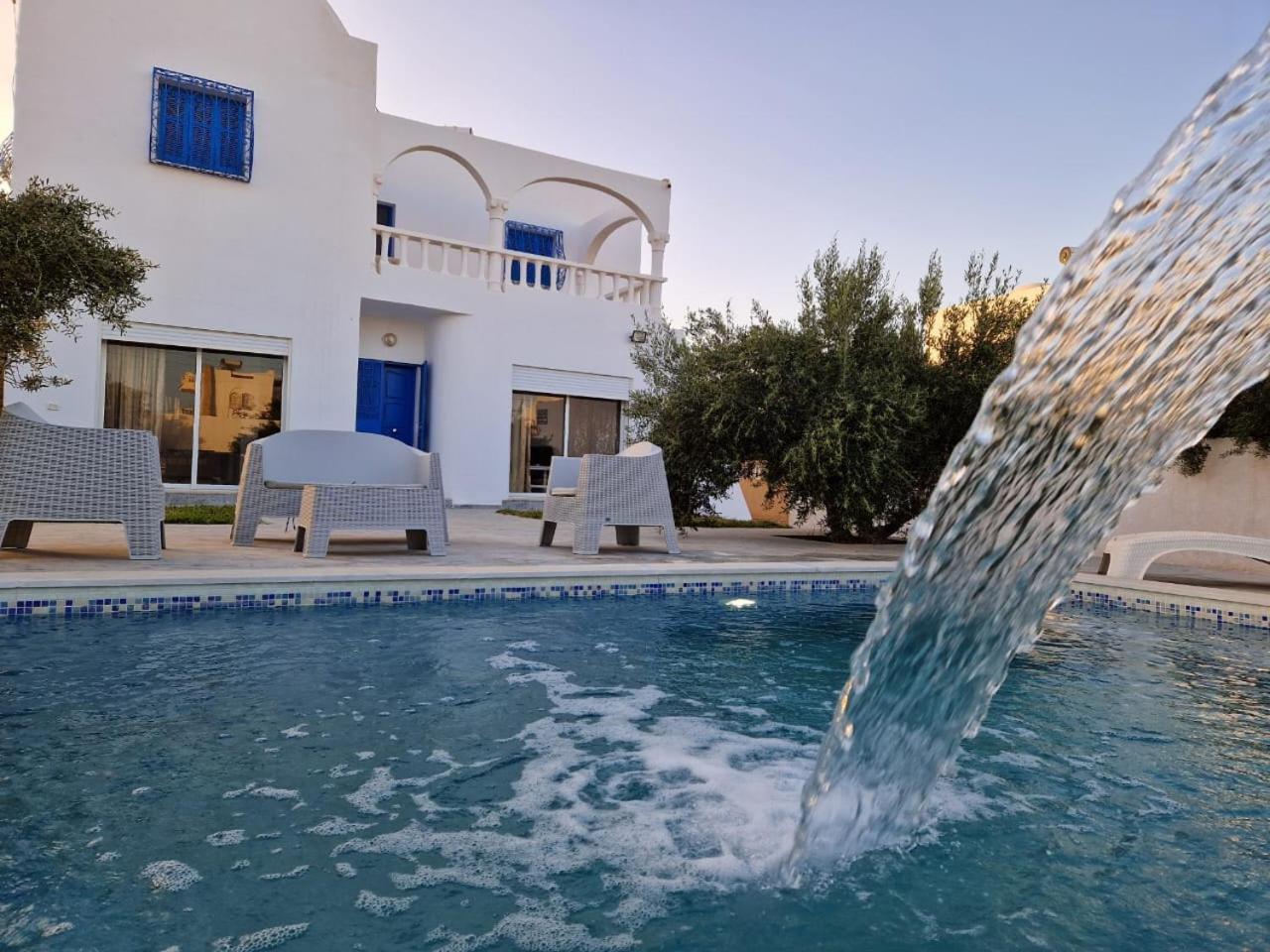 Djerba 7 *